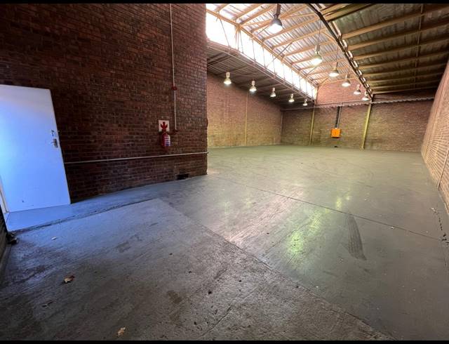 399M² WAREHOUSE TO LET IN STRIJDOMPARK